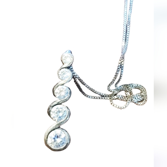 THL Sterling CZ Diamond pendant & Chain - Picture 2 of 12